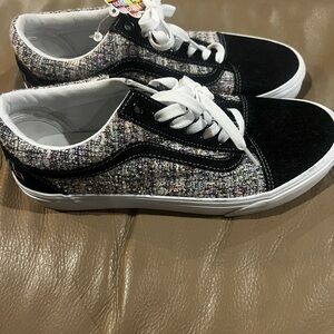 NWT vans black denim with multi color side. Women’s size 9.5 or men’s size 8.